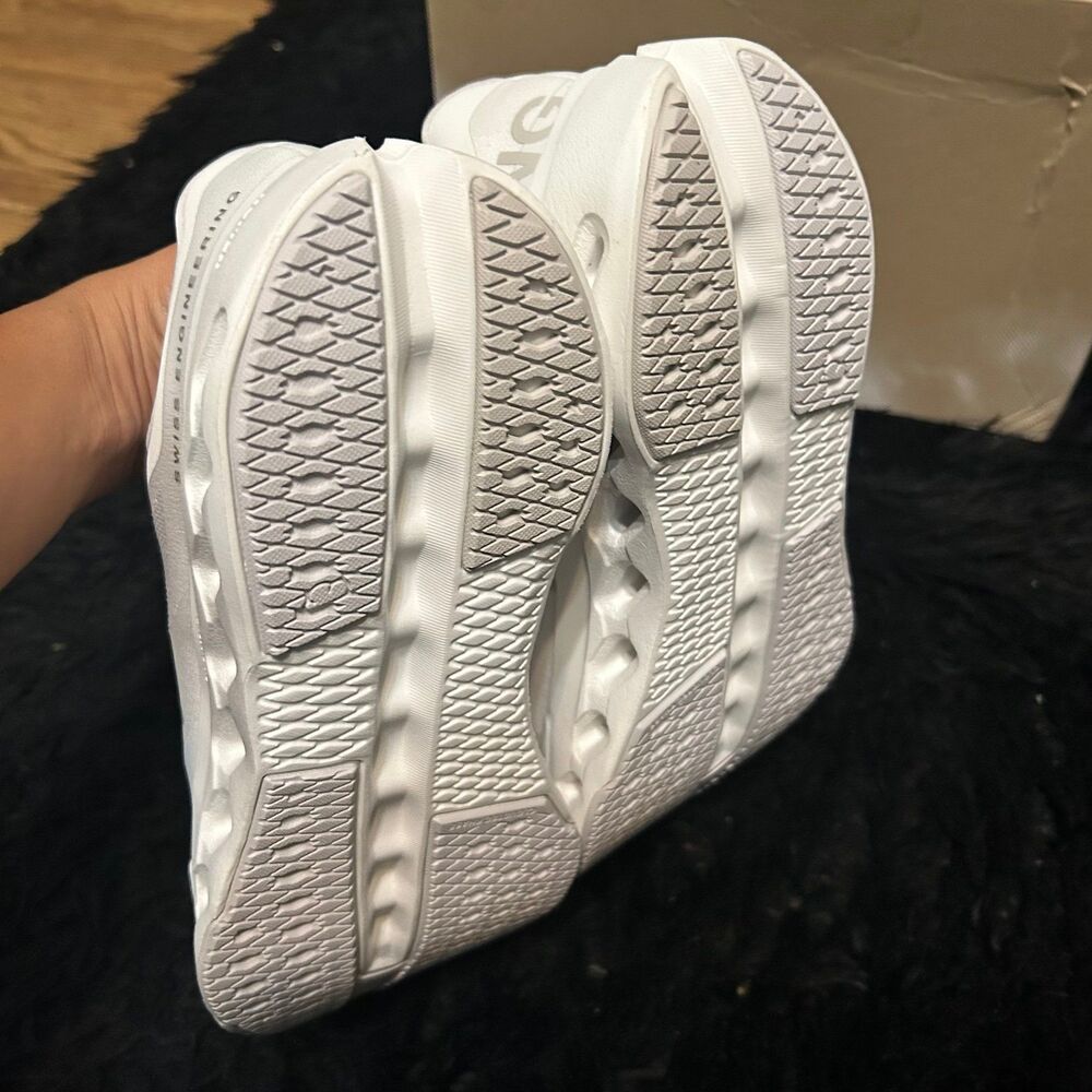 ON CLOUDSURFER white athletic training running lace up shoes sneakers sz 8.5 new - Picture 4 of 6